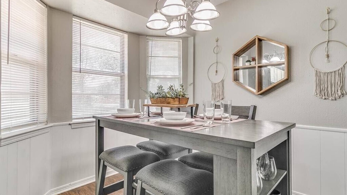 Midwest City House | 7 mil->Softball HOF-Near Tinker AFB- Full Kitchen-Fenced Bkyd-Garage-W/D-Dogs