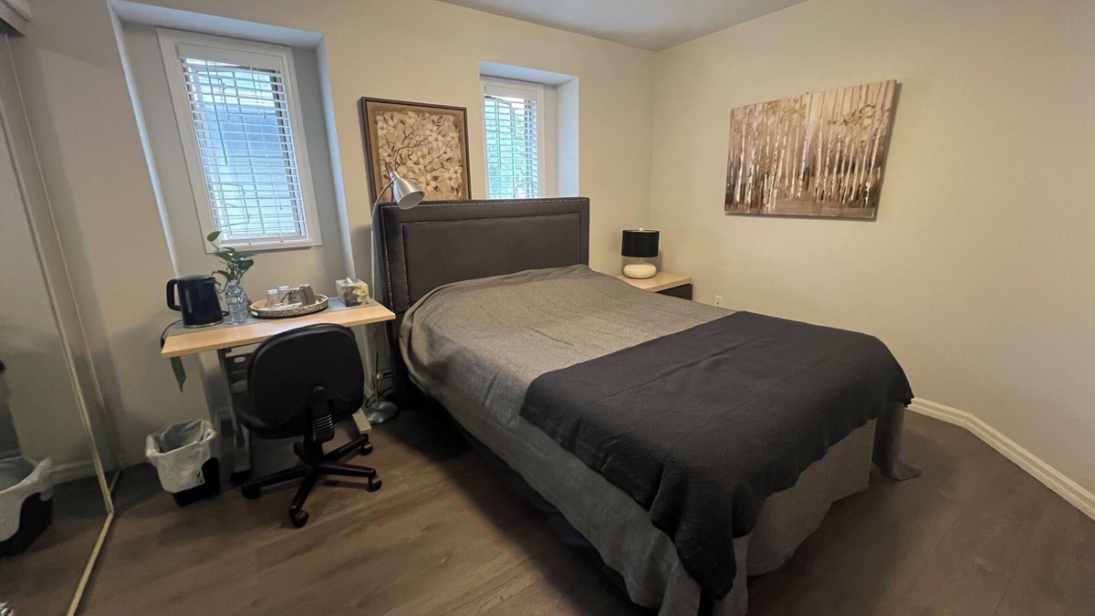 Richmond House | 7 min to YVR,Vancouver airport,Richmond Grace room,Free parking,1 min to bus