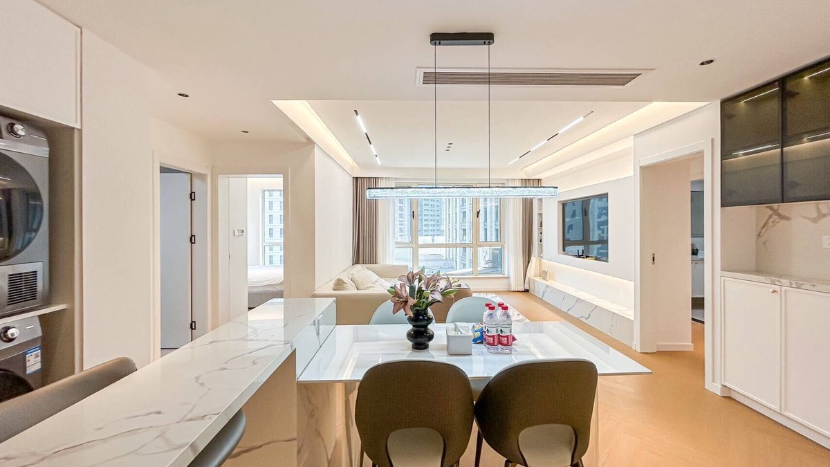 Downtown Shanghai Apartment | 7-min walk from Yuyuan Garden