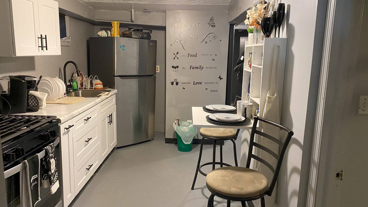 Weequahic Apartment | 7 minutes away from your next flight!