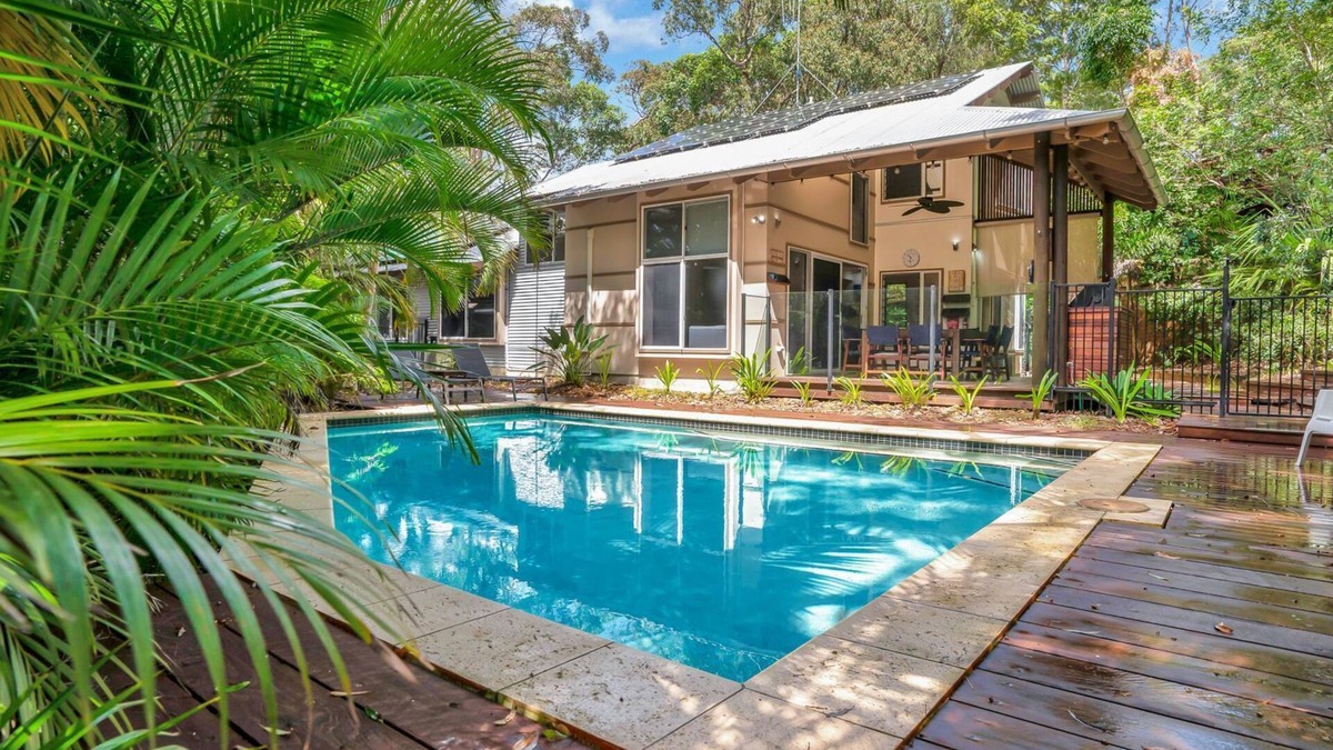 Rainbow Beach House | 7 Naiad Court - Rainbow Shores. Swimming Pool and Walk To Beach. Aircon. Wi-Fi.