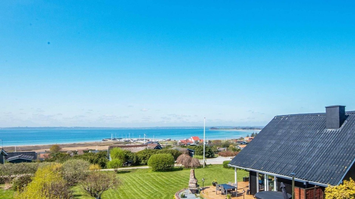 Skødshoved Strand House | 7 person holiday home in Knebel-By Traum