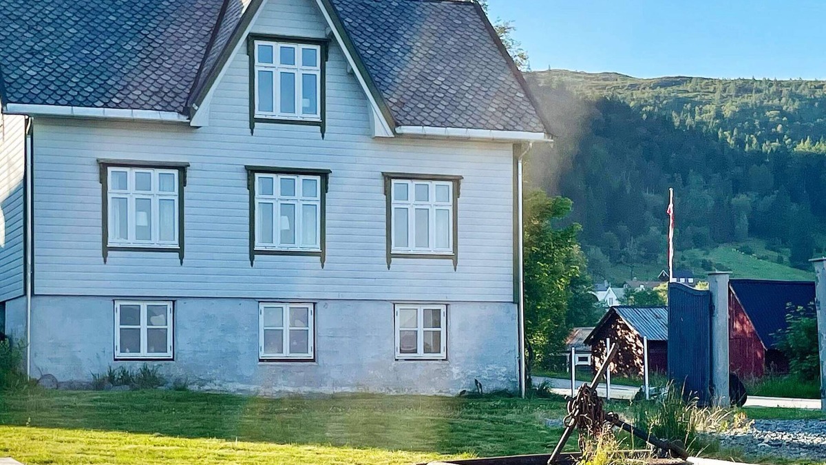 Ulstein Municipality House | 7 person holiday home in GURSKØY
