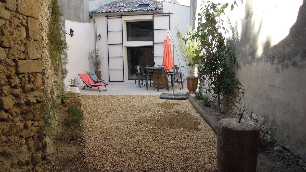 Cereste House | 7-person vacation home with reversible air conditioning and outdoor courtyard in the Luberon