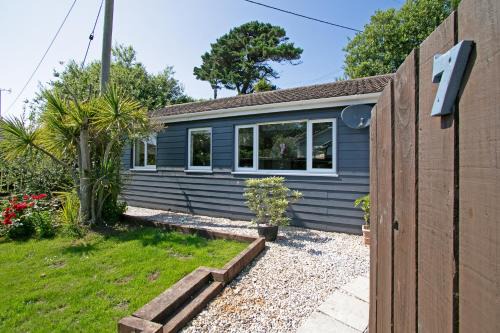 Newquay House | 7 Porth Valley Cottage's