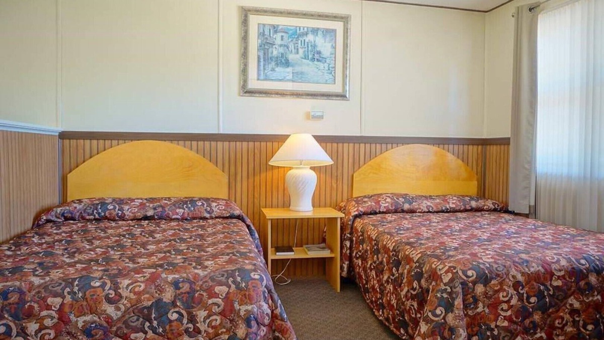 Summerside Apartment | (7) Private Double Suite at Green Acres Summerside