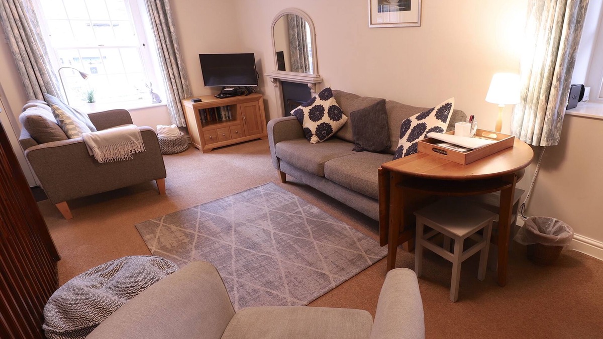 Kirkby Lonsdale House | 7 Queens Square. Superb cottage & location in Kirkby Lonsdale. Sleeps 1 to 6.
