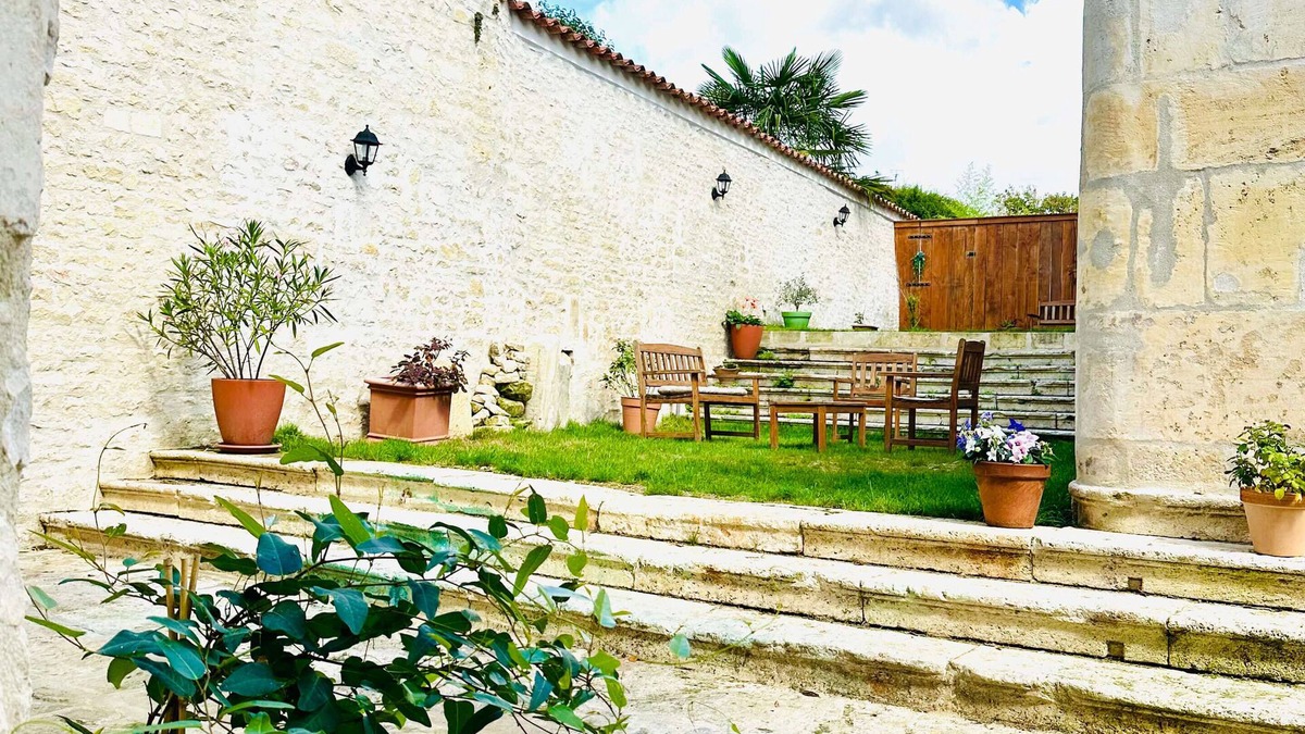 Jarnac House | 7 Rue Cherche Midi