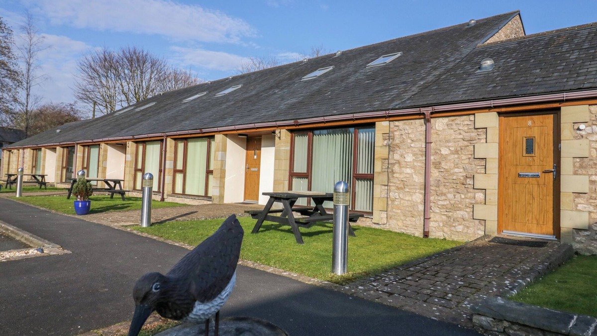 Tewitfield House | 7 SANDPIPER, family friendly, with a garden in Burton-In-Kendal