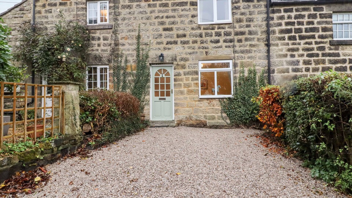 Ripley Cottage | 7 SCARAH BANK COTTAGES, pet friendly, with a garden in Ripley