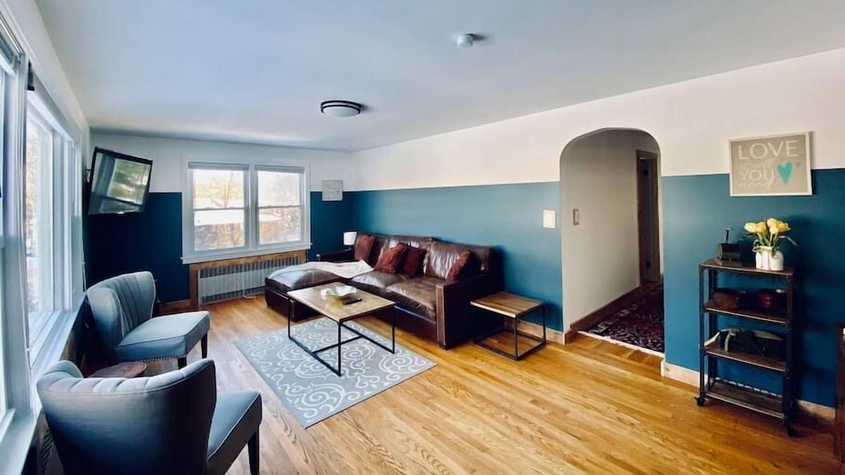 Plantsville House | #7 *Sleeps up to 15 * 2 Kitchens* 8 Beds*
