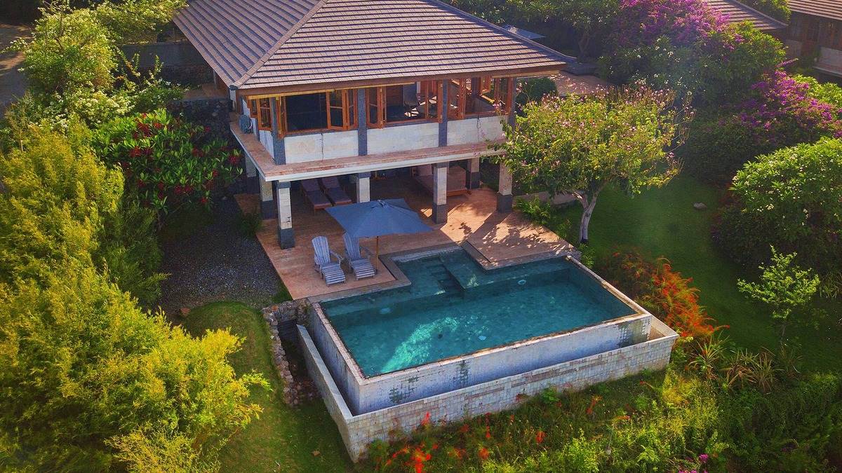Pemuteran Villa | 70 Km far Views over The Barat National Park and volcanos on Java. Super diving