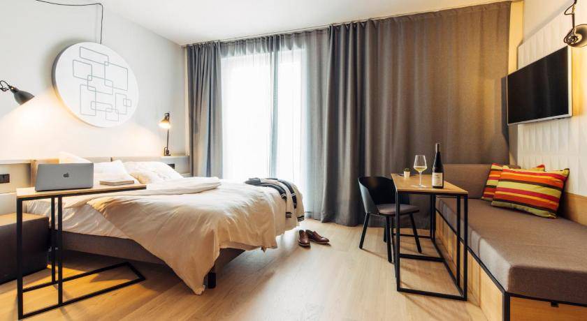 Spreitenbach Hotel | 70 m² Hotel ∙ 2 bedrooms ∙ 10 guests