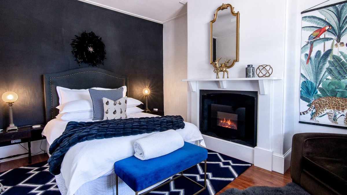 Central Mudgee Apartment | 70 On Mortimer "Jungle Room" is a newly renovated self contained 1 bedroom unit