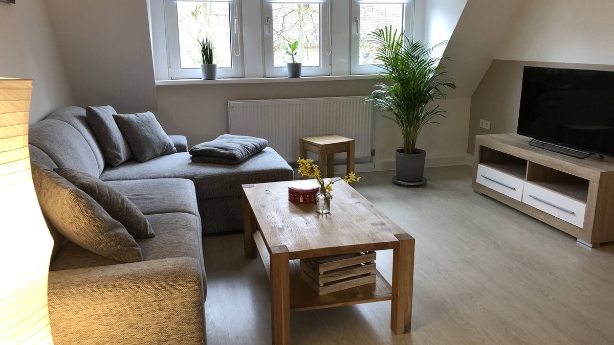 Innenstadt-Ost Apartment | 70 sqm attic apartment close to the city, 5 persons