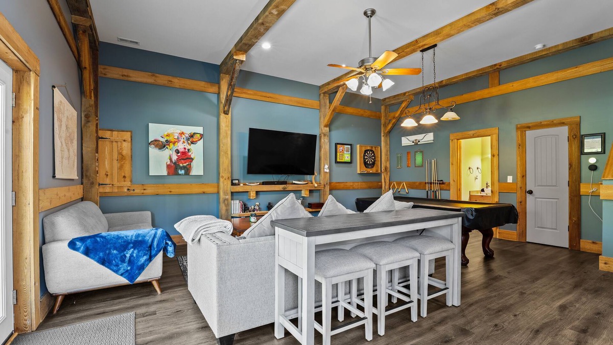 Southmont House | 70" TV, pool table, darts, 10 minutes from Wildlife Boat Ramp + Board & Batten