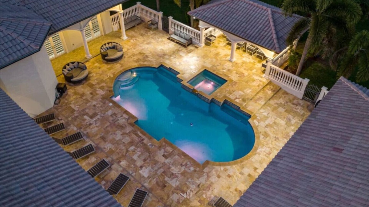 Davie House | 7000sf Mansion/Gameroom/Theater/Heated Pool