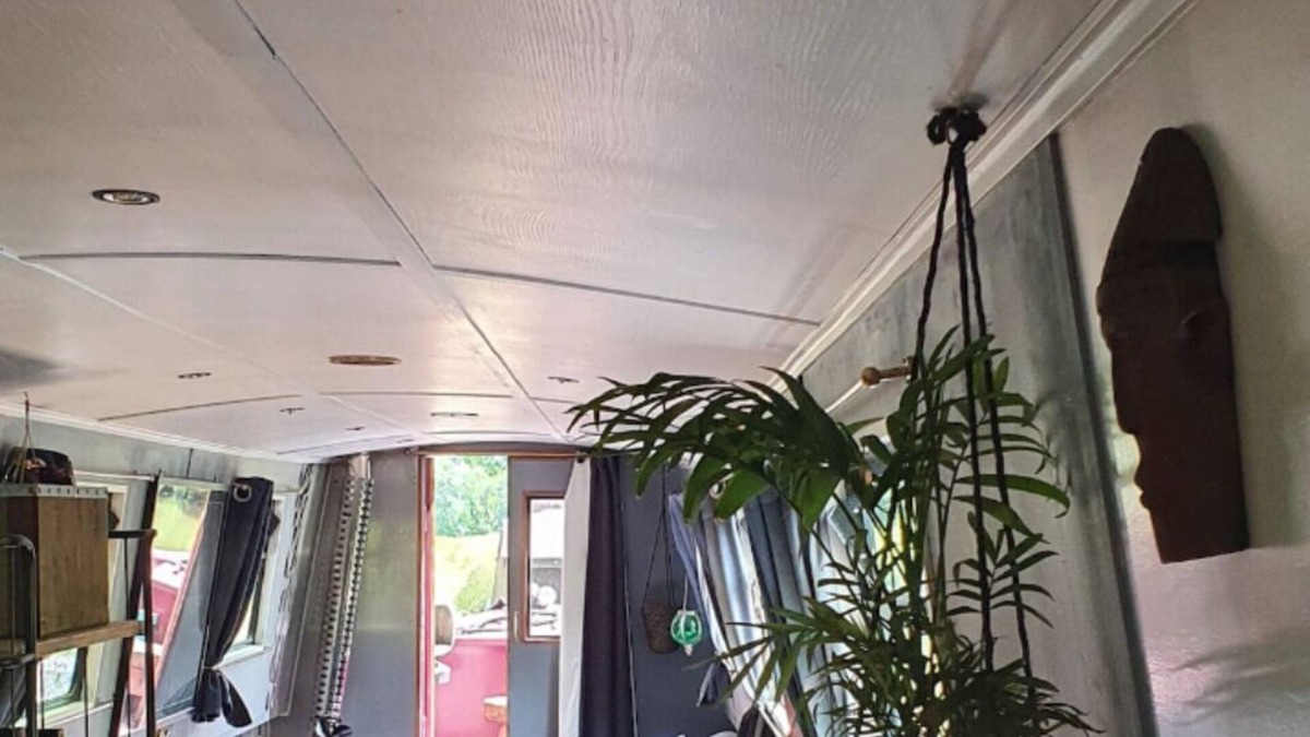 Buxton Boat Rental | 70ft 4 berth houseboat in the Peak District