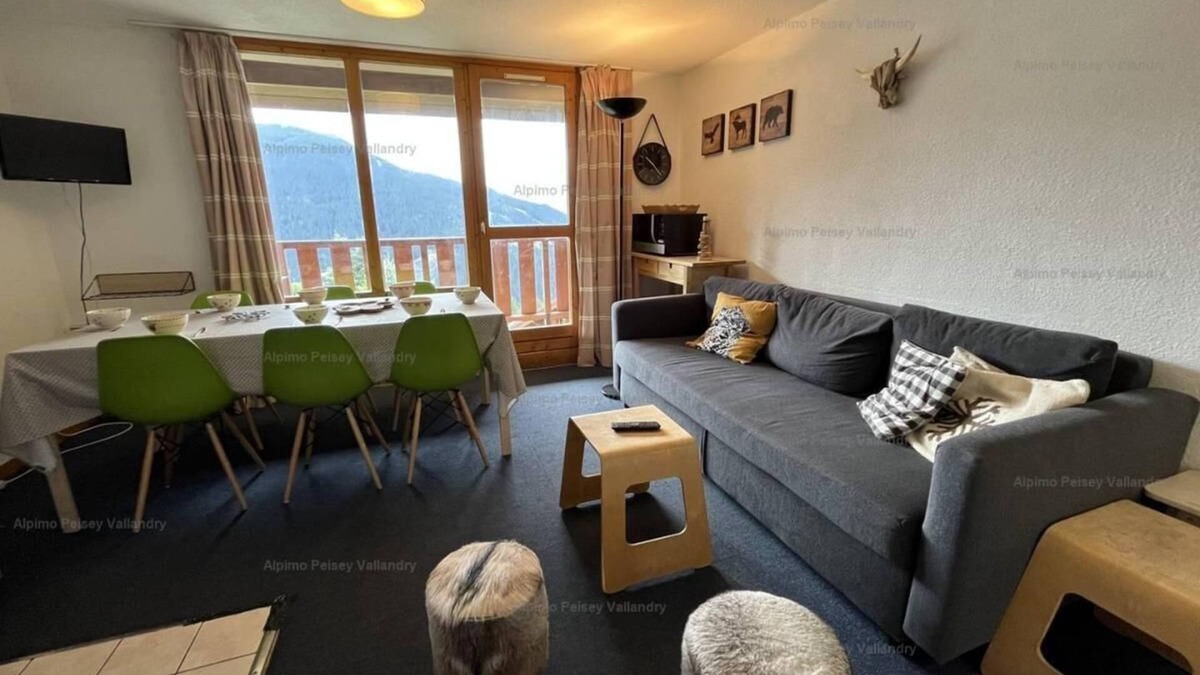 Vallandry Apartment | 70m from ski slopes, 1st floor, balcony, tv, ski locker, 45m², Peisey-Vallandry