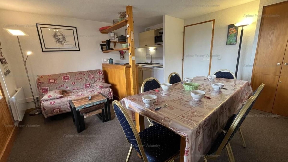 Vallandry Apartment | 70m from ski slopes, 1st floor, balcony, tv, ski locker, 45m², Peisey-Vallandry