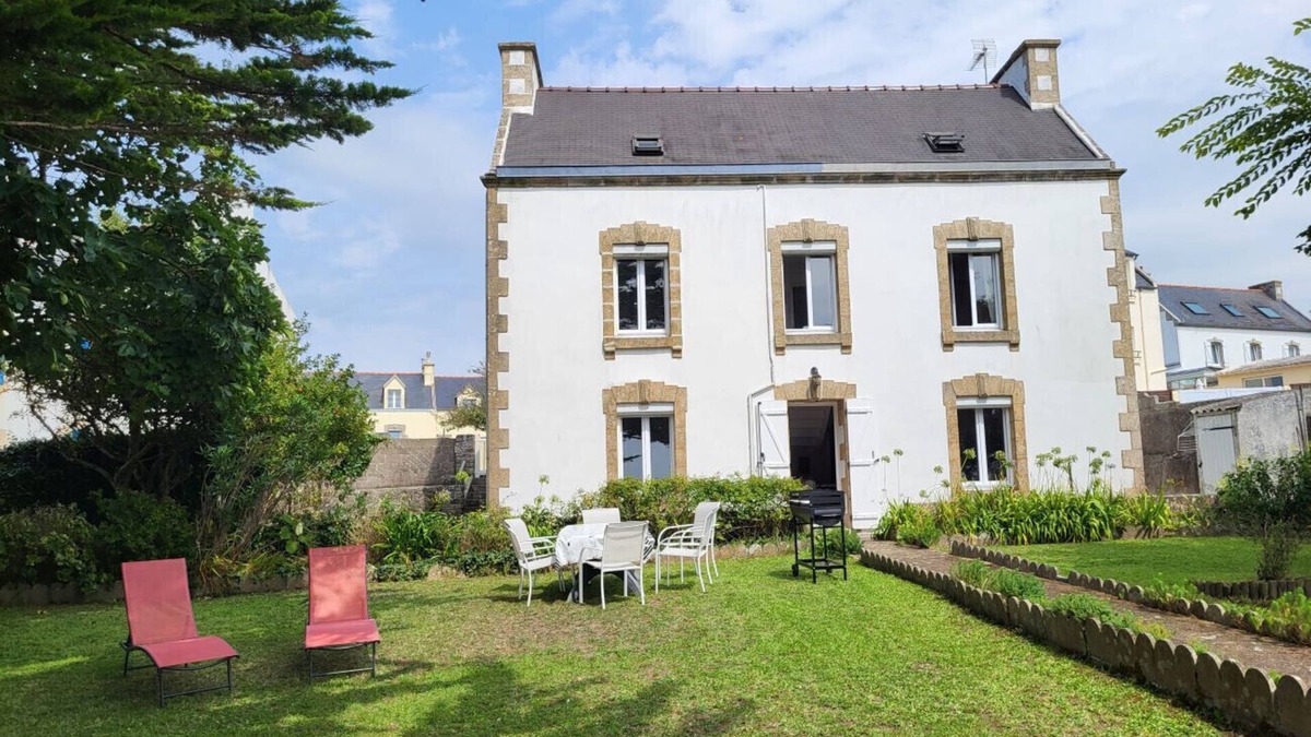 Poulgoazec House | 712-Maison Bretonne sea view 300m from the beach
