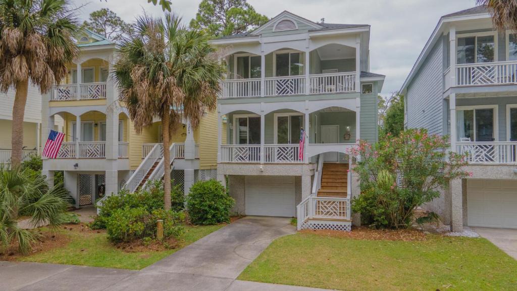 Bonito Boathouses House | 728 Bonito Rd