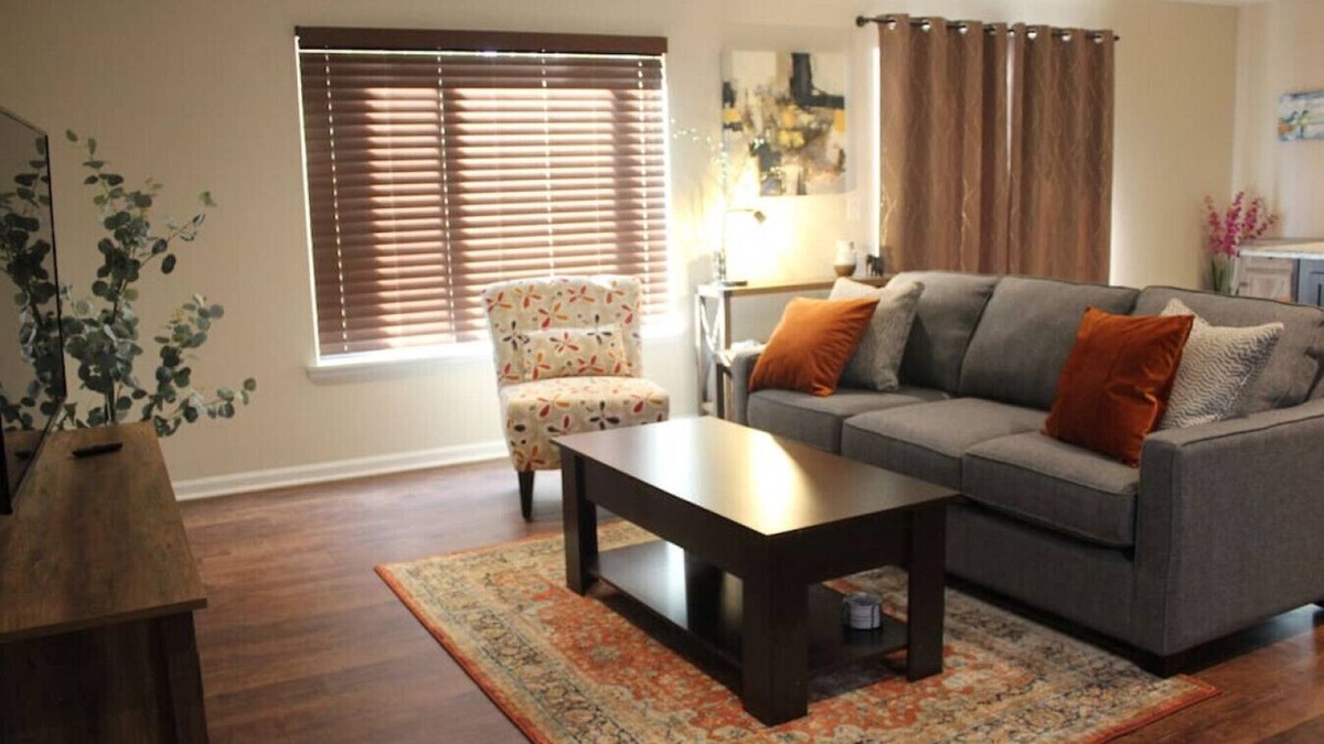 Kalamazoo Apartment | 729 Keenway B · water view apartment in Kalamazoo