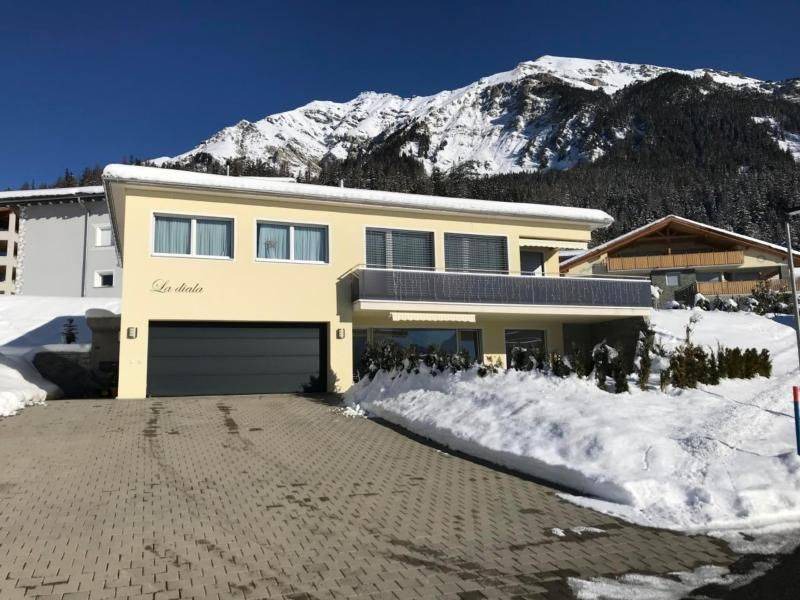 Lantsch-Lenz Apartment | 73 m² Apartment ∙ 2 bedrooms ∙ 6 guests