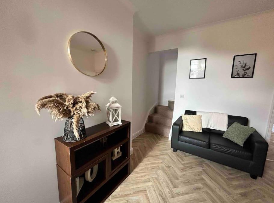 Scunthorpe House | 74 Ashby House 3 bed townhouse