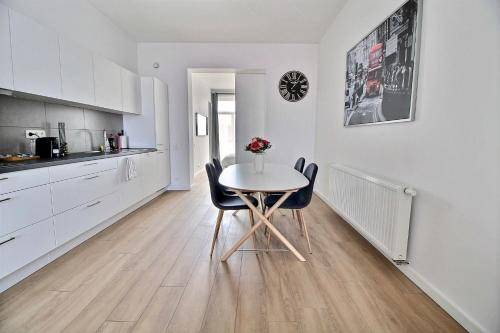 Sint-Gillis Apartment | 75 m² Apartment ∙ 3 guests