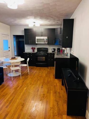 Allston Apartment | 75 m² Apartment ∙ 3 bedrooms ∙ 8 guests
