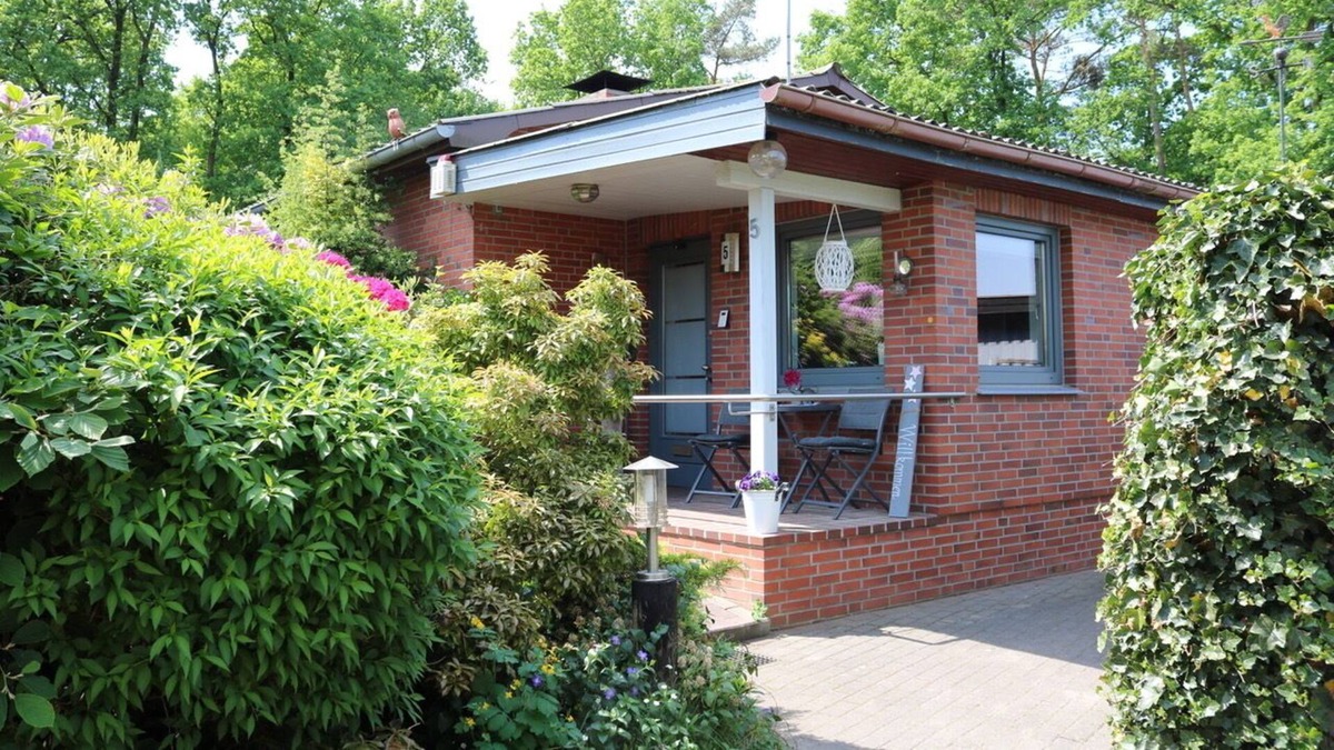 Hechthausen House | 75 sqm, max. 2 adults, quiet location, 1200 sqm garden fenced