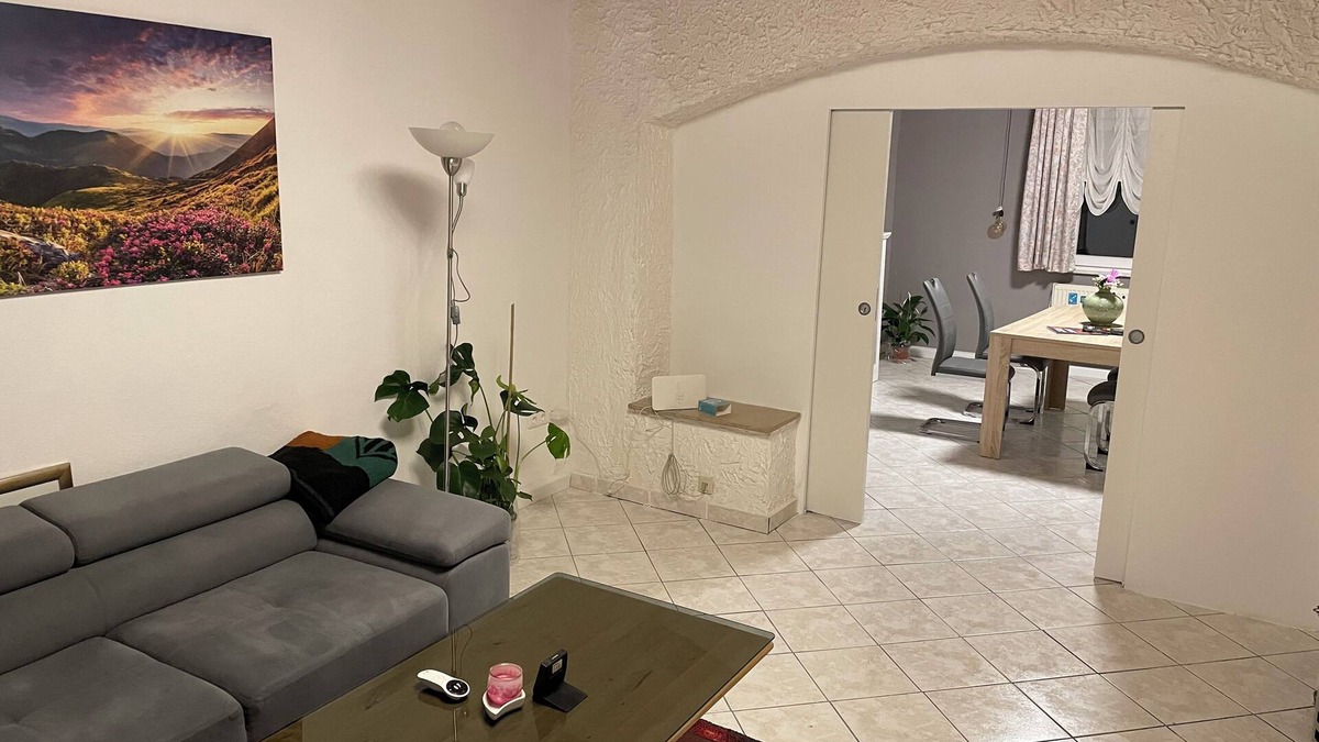 Altendorf Apartment | 75sqm, renovated 2024, fireplace, fully furnished, 1st floor, smart TV, wifi, 2-4 persons