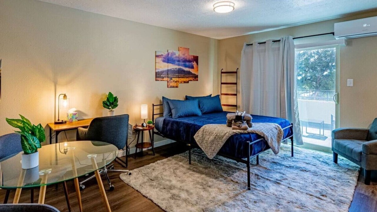 Northeast Heights Apartment | 760 On The Blvd Studio 42 Overlooking Nobhill