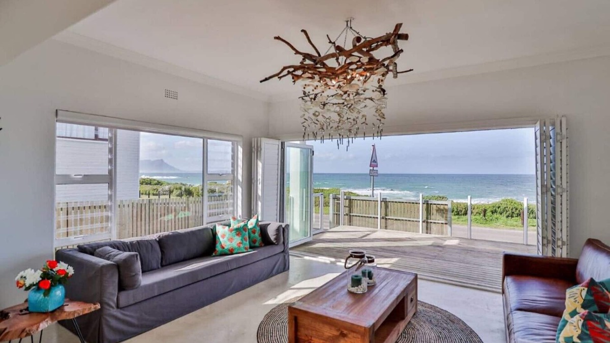 Kleinmond Cottage | 78 Beach Road - Seafront luxury bliss