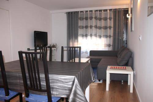 Nou Moles Apartment | 78 m² Apartment ∙ 2 bedrooms ∙ 6 guests