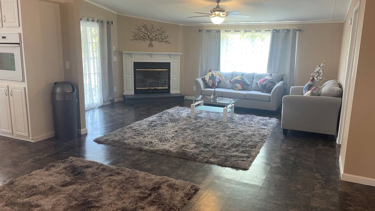 Sneads House | 7872 Modern & spaces 3-bedroom house with AC and WiFi in wonderful Sneads.