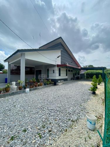 Muar House | 79 Village