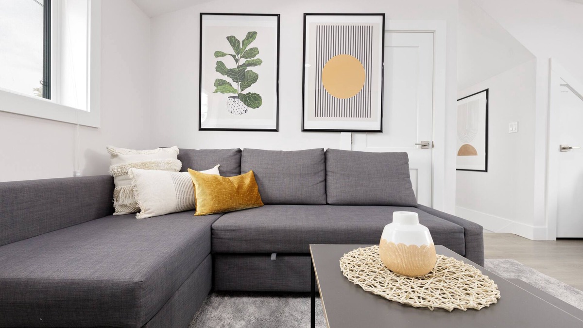Knight Apartment | 791 Durward Avenue