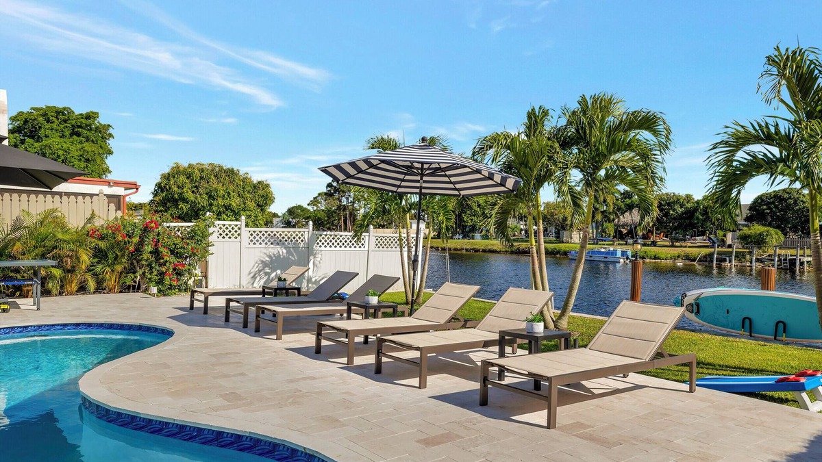 Tropic Palms House | 796 Serene 4BR Villa: Heated Pool, Tiki Hut & Waterfront Views in Delray Beach!
