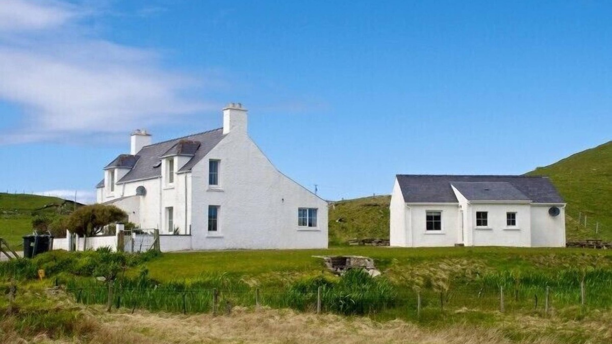 Ardroil Cottage | 7A ARDROIL, pet friendly, with open fire in Uig Isle Of Lewis