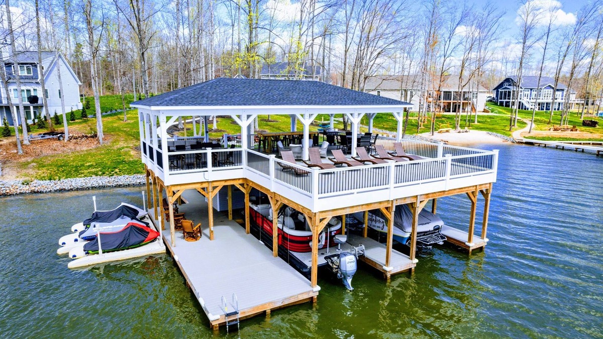 Mineral House | 7BR Private Paradise 2 Story Dock, Beach, Hot Tub