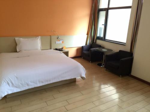 Lintao City Hotel | 7Days Inn Lintao city Gold street