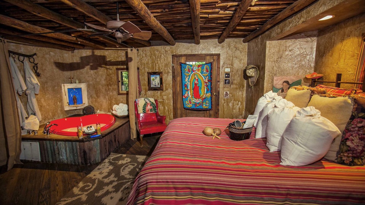 Wellborn Cabin | 7F Lodge - Mexico - Fiesta or Siesta w/Jacuzzi Tub and Breakfast
