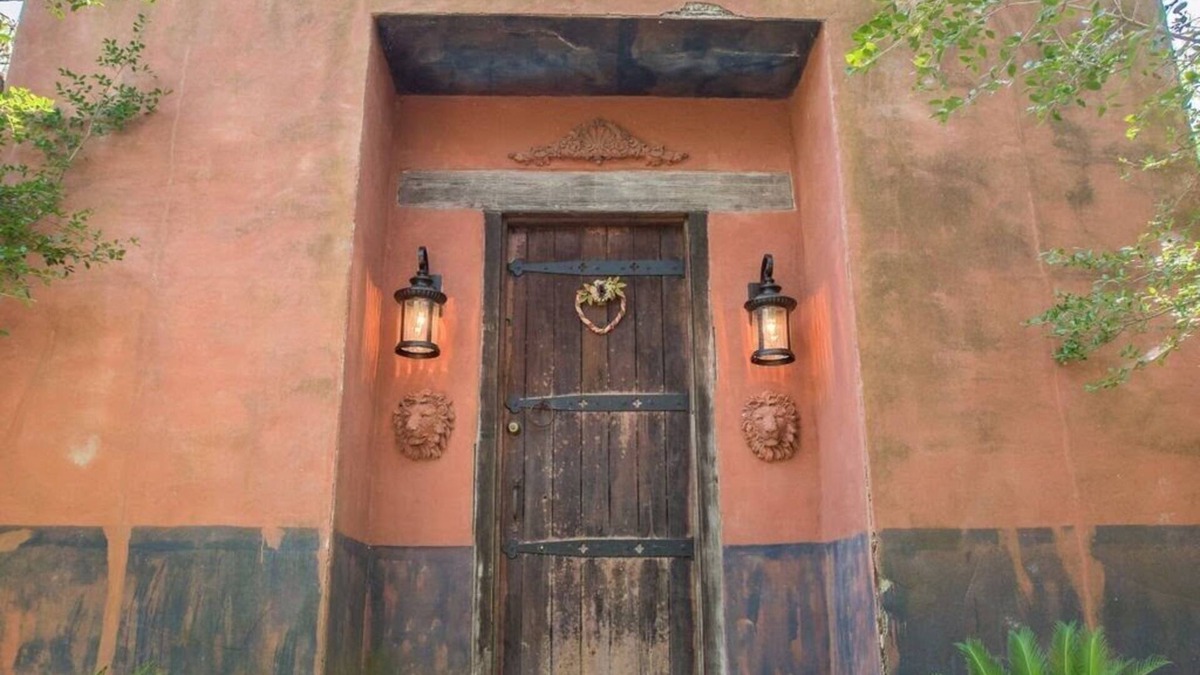 Wellborn Cabin | 7F Lodge - Spain Spanish Hacienda Splendor w/Jacuzzi Tub and Breakfast