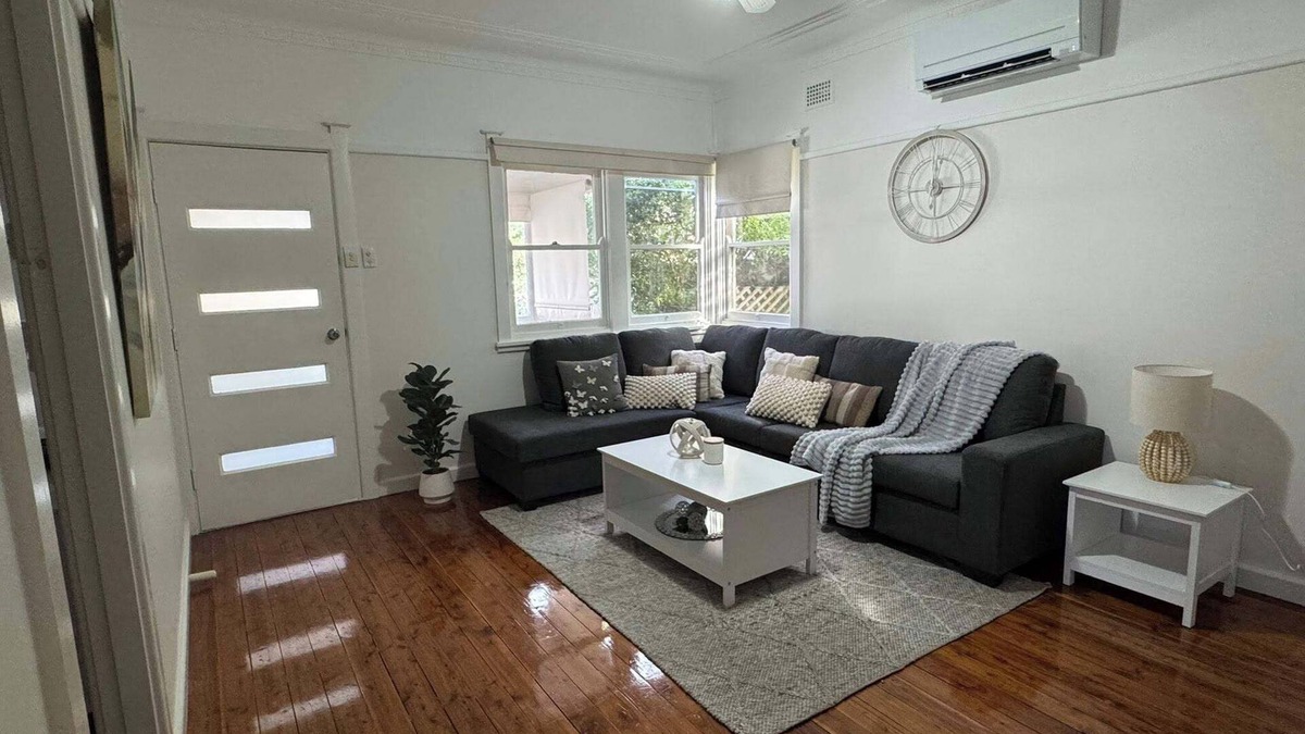 Umina Beach House | 7min walk to Ocean Beach… Gorgeous home in a brilliant location!