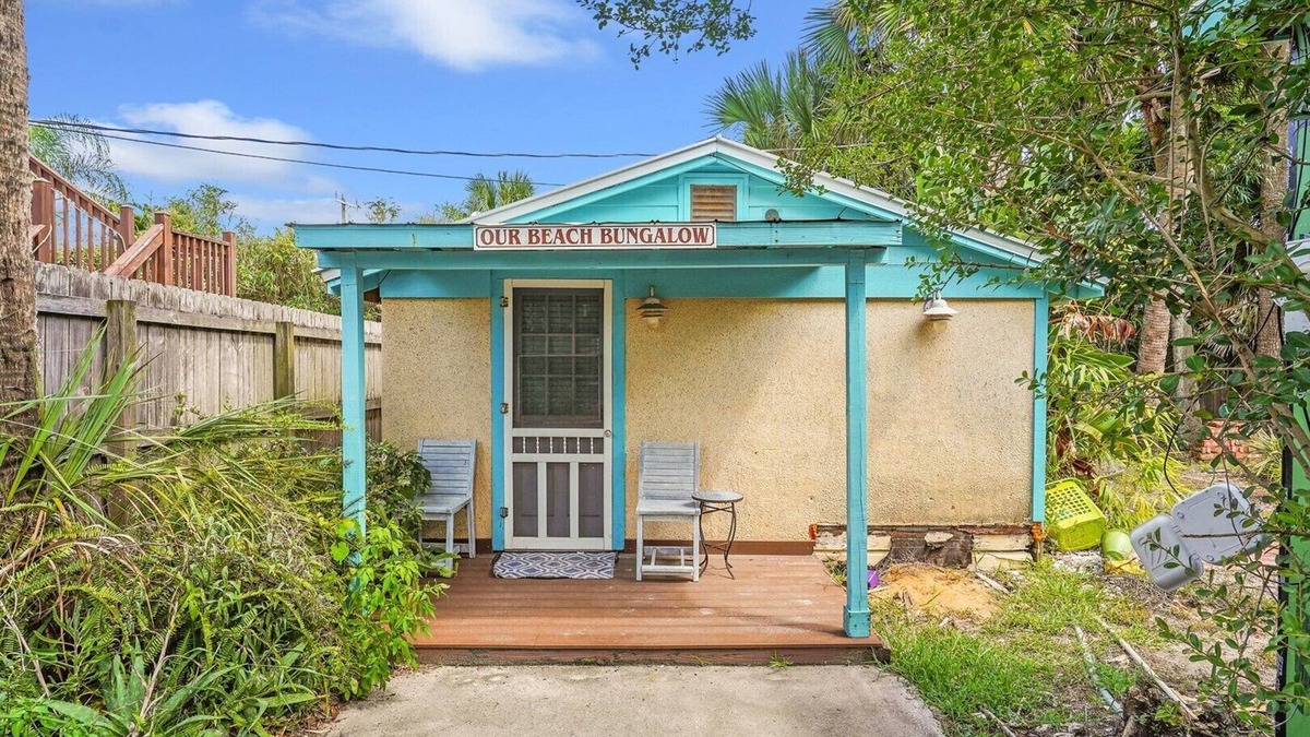 St. Augustine Beach Cottage | 8.5 B Street - Beachside Bungalow