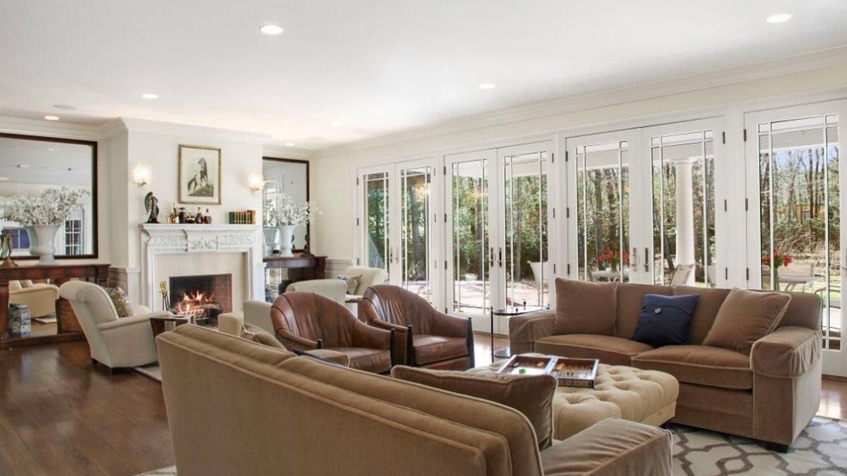 Wainscott House | 8/6-8/13 special Prime Wainscott Estate South of Highway