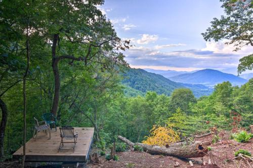 Spruce Pine House | 8 Acres and Hiking Trails Little Switzerland Escape