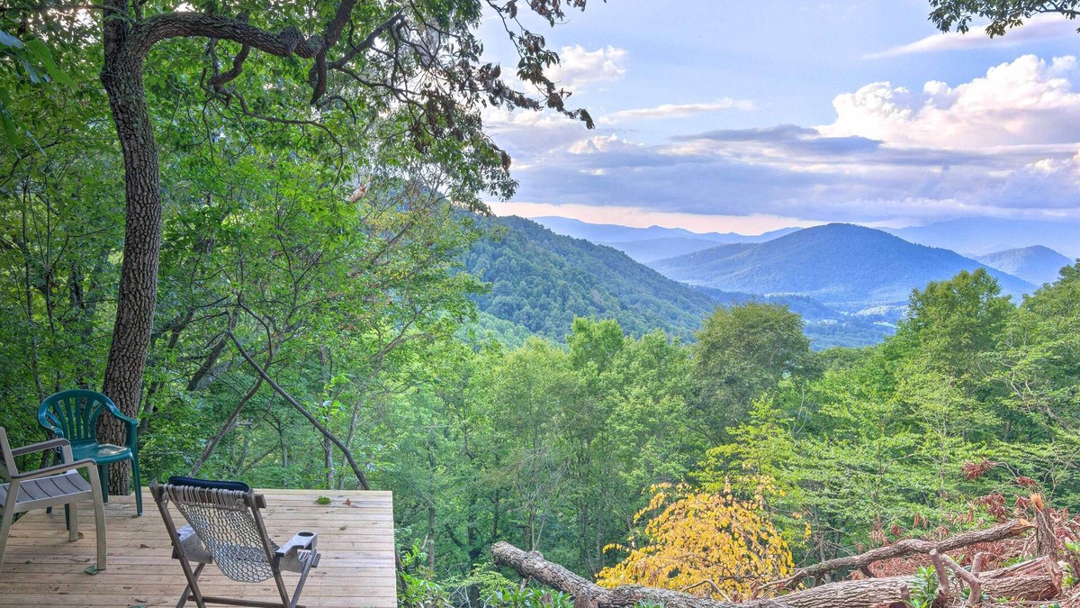 Spruce Pine Cottage | 8 Acres + Hiking Trails: Little Switzerland Escape